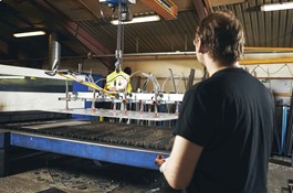 Cutting aluminum workpieces