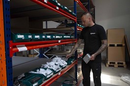 Weldingdroid picks laser-cut workpieces