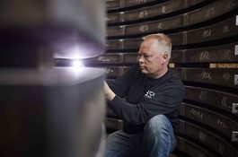 Jesper Brølling checks the flange for visible defects