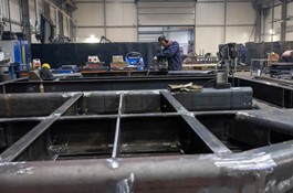 Special workers are specialists in large steel structures